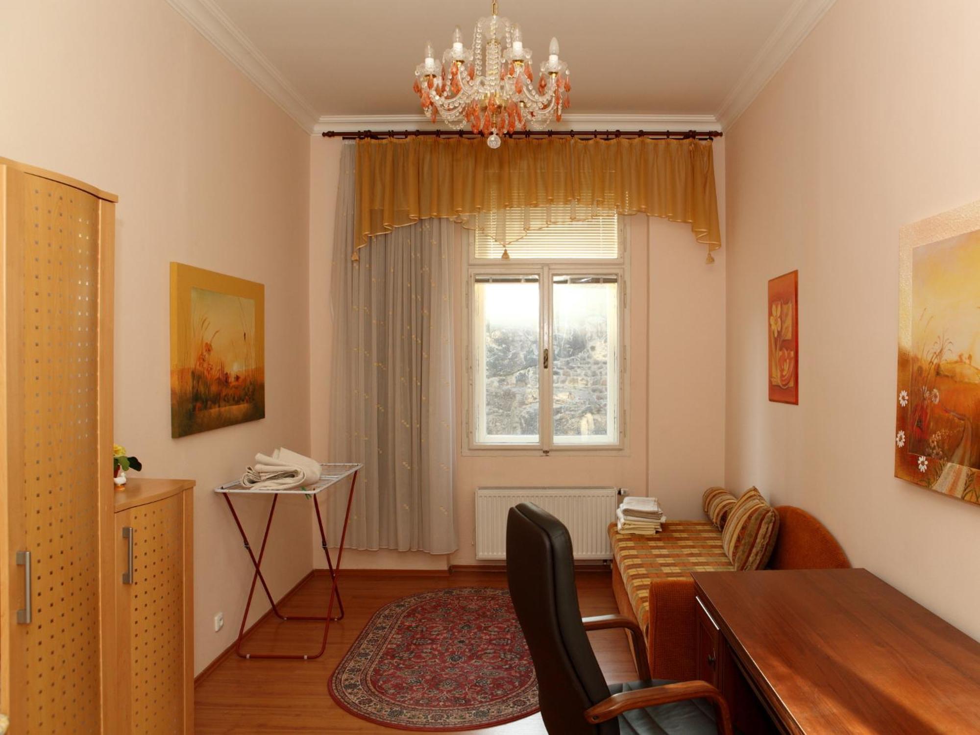 7K - Apartmany Lazenska カルロヴィ・ヴァリ エクステリア 写真